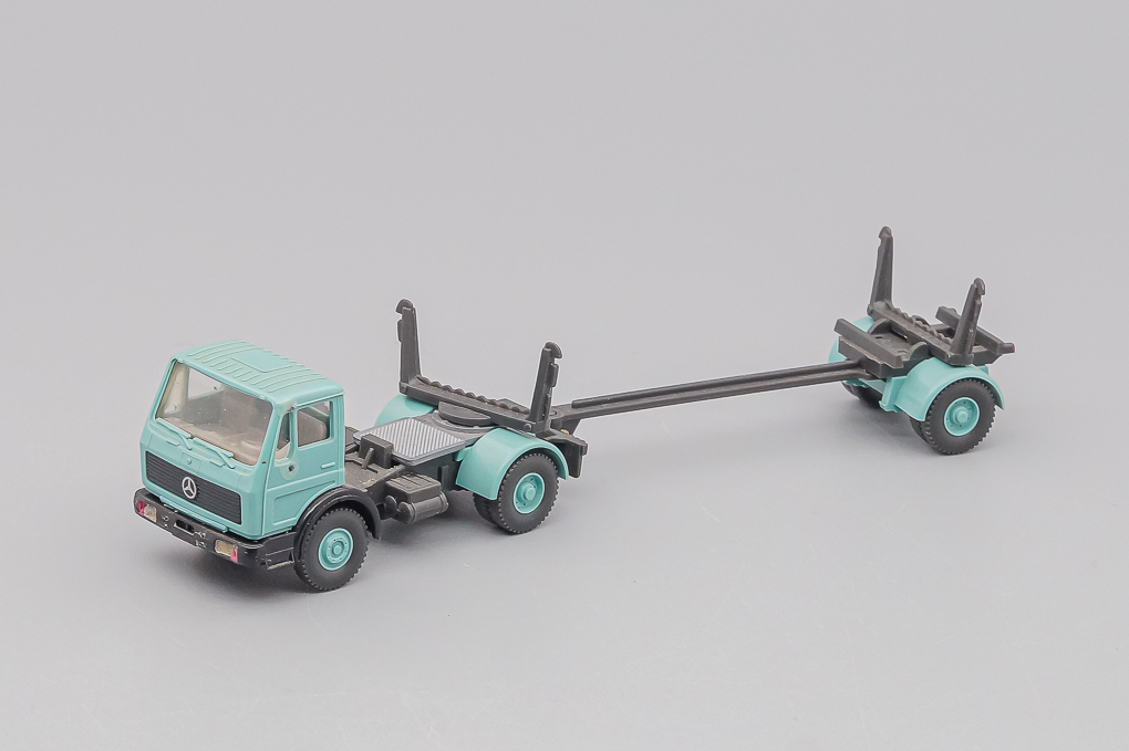1:87 MERCEDES-BENZ NG Tractor / Logging Trailer, turquoisegreen / darkgrey - 390-X1