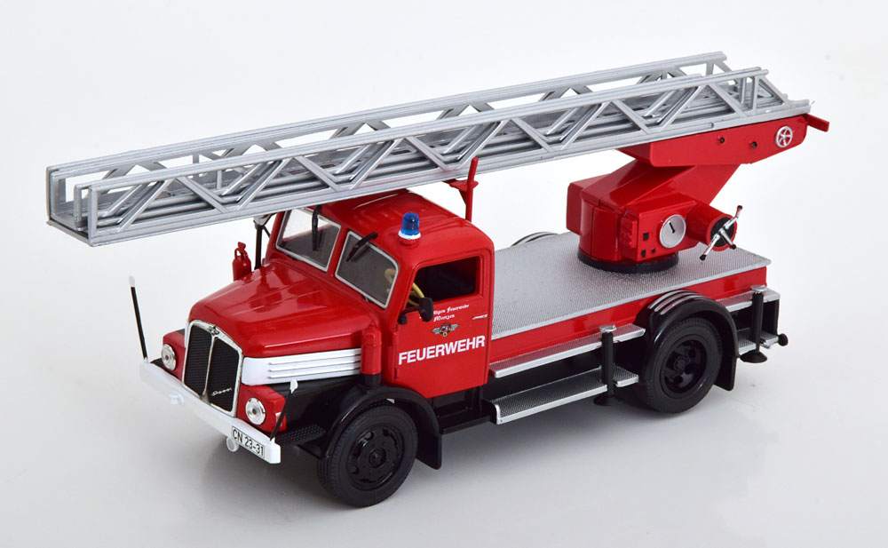 1:43 IFA S4000 fire engine - CENT052
