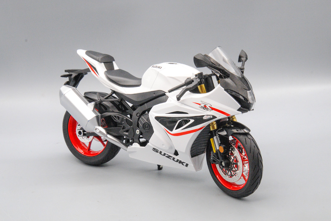 1:9 SUZUKI GSX 1000R, белый, 22 см - M9-10A-W