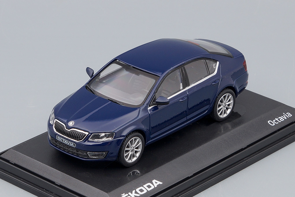 1:43 SKODA Octavia 3 2012 modrá časopis s - 026LT