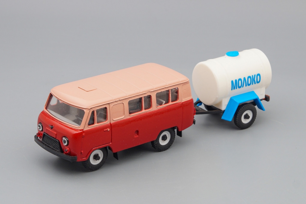 1:43 УАЗ 3962 персиковый / красный с прицепом бочка 'МОЛОКО' - AG626-1
