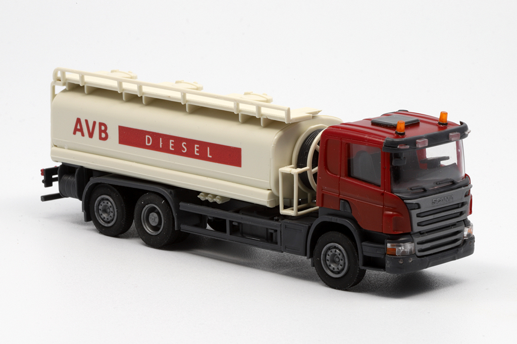 1:87 SCANIA P 6х2 цистерна для перевозки и раздачи дизельного топлива фирмы 'АВБ Дизель', вишнёвый/слоновая кость - OLM118