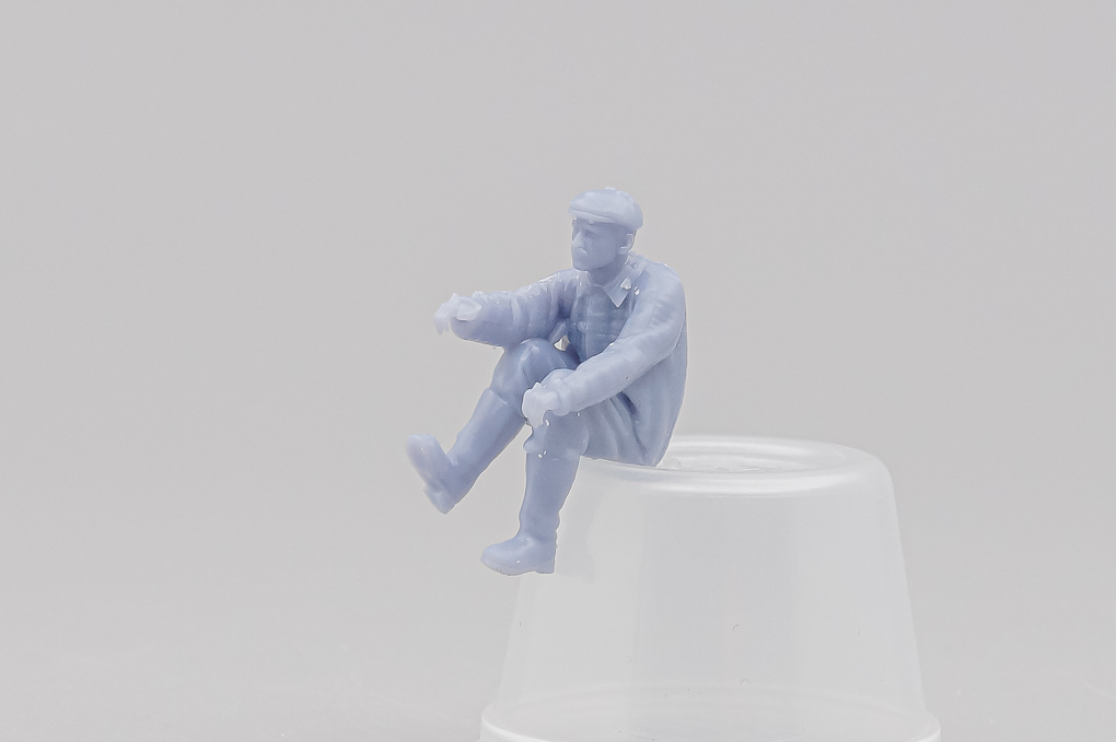 1:43 Фигурка тракторист АСХТЗ-НАТИ (СТЗ-3, СТЗ-8, СТЗ-8м, ХТЗ-3, АТЗ-3, Д-159, ЭТ-5 ЭНИН), неокрашенная - DMS-43009