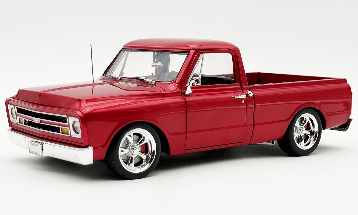 1:18 CHEVROLET C-10 Custom Showtime (1967), red - 1807222