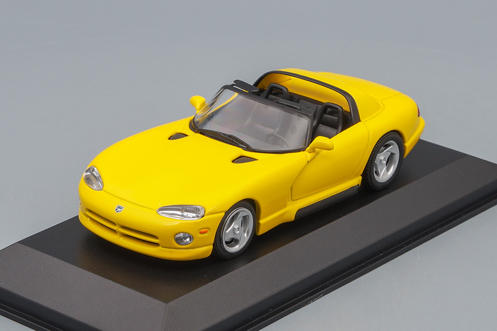 1:43 DODGE VIPER ROADSTER - 1993 - YELLOW - 940144031