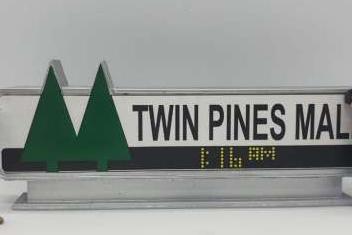 1:43 Назад в будущее: Вывеска торгового центра Twin Pines Mall Без фигурок - CTLEBTF1-1