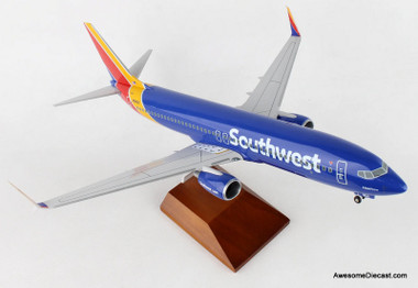 1:100 Boeing 737-800 South West Airlines (Reg N8642E) - 830715003764