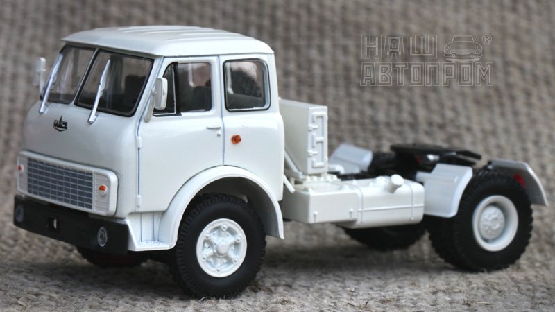 1:43 Минский 5429 седельный тягач, белый - H7620