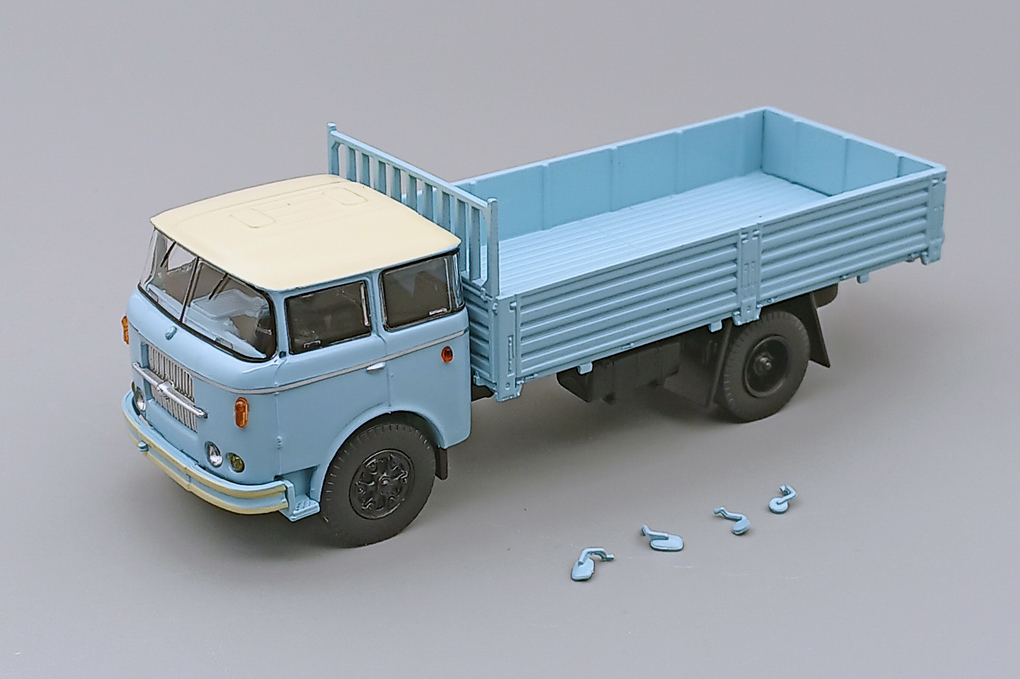 1:64 SKODA 706 RT, light blue / beige - PK717