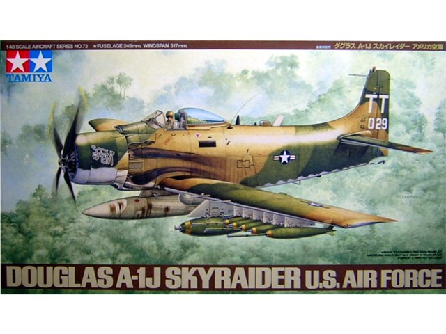 1:48 Сборная модель Douglas A-1J Skyraider U.S. Air Force - 61073