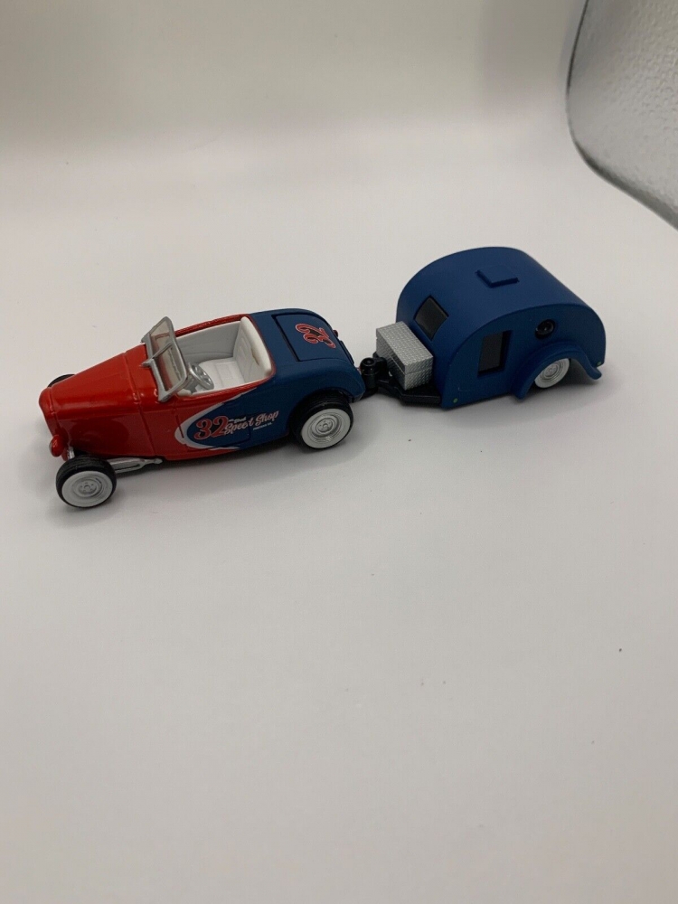 1:64 FORD USA Roadster CUSTOM WITH ROULOTTE (1932) - 15368-04