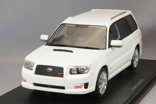 1:18 SUBARU Forester STI (2007), белый - DNA000076