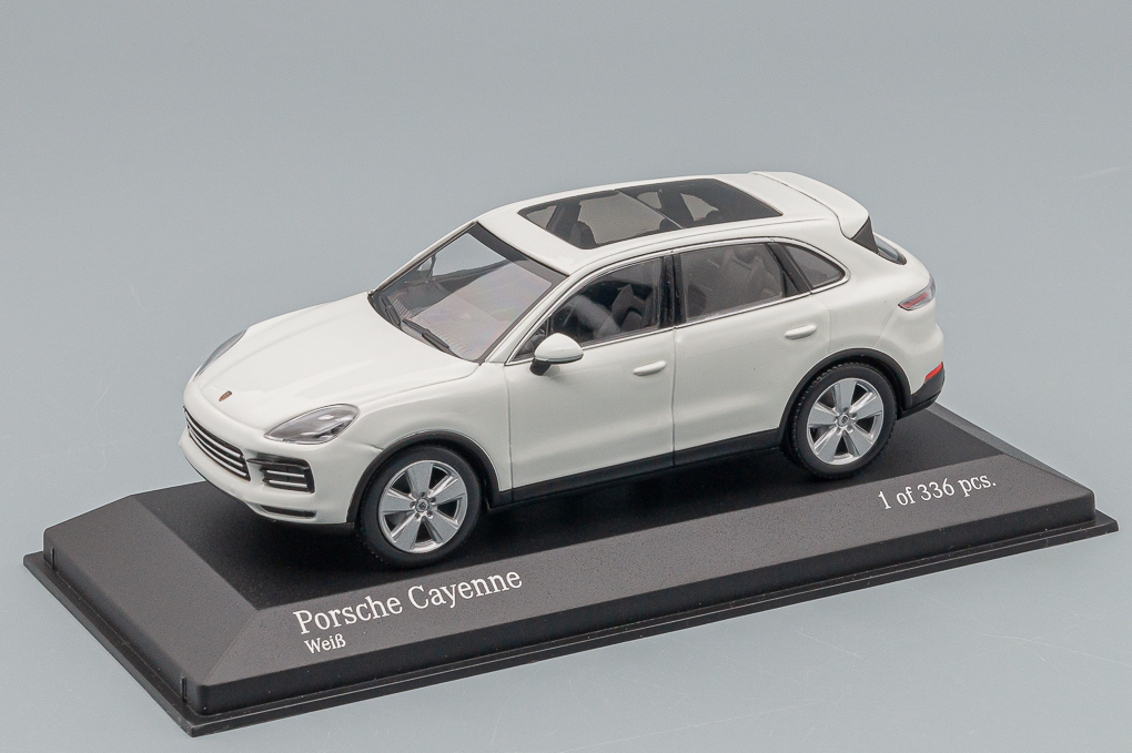 1:43 PORSCHE CAYENNE - 2017 - WHITE - 410066302