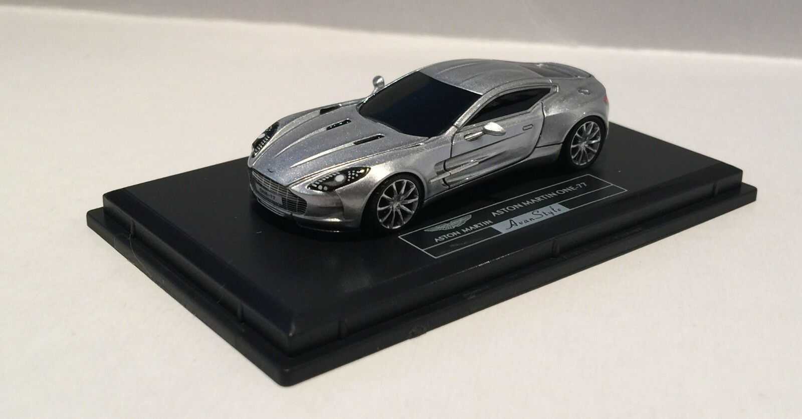 1:87 ASTON MARTIN One 77 2016, серебристый - FHO-05