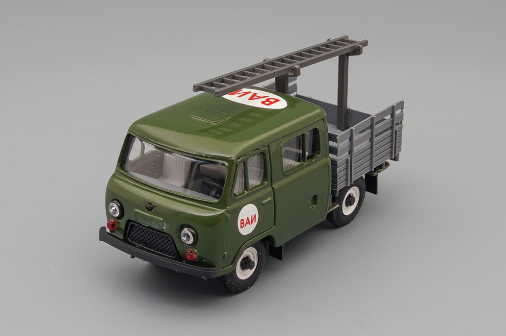 1:43 УАЗ 39094 ВАИ с лестницей - 15952-09
