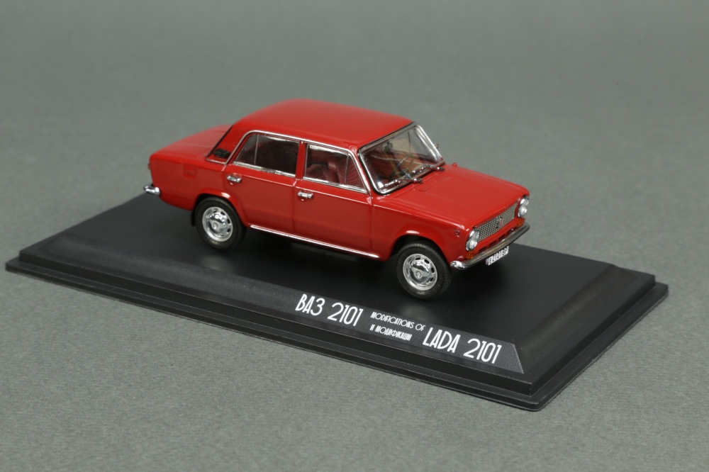 1:43 Волжский автомобиль 21011 'Жигули', красный - EVRM0243-02