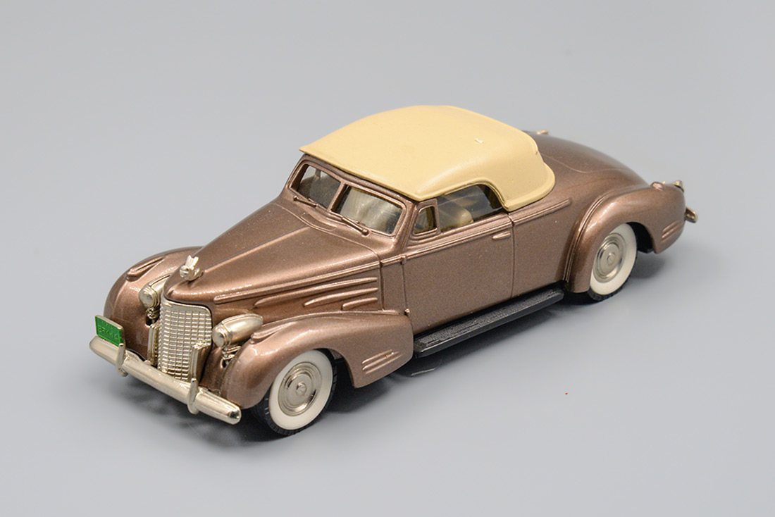 1:43 CADILLAC  V16 Convertible Coupe (1940) brown / beige - BRK.14