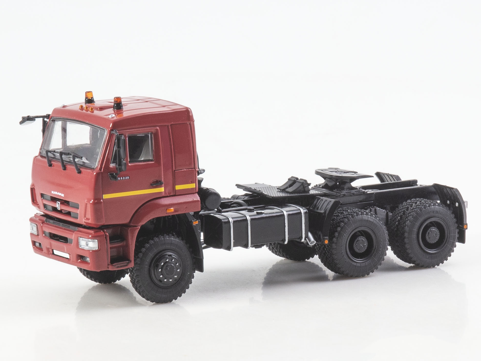 1:43 Камский грузовик 65225 (рестайлинг) седельный тягач, бордовый - 104189