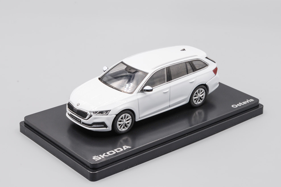 1:43 SKODA Octavia IV Combi (2020), Moon White Metallic - 038EJ