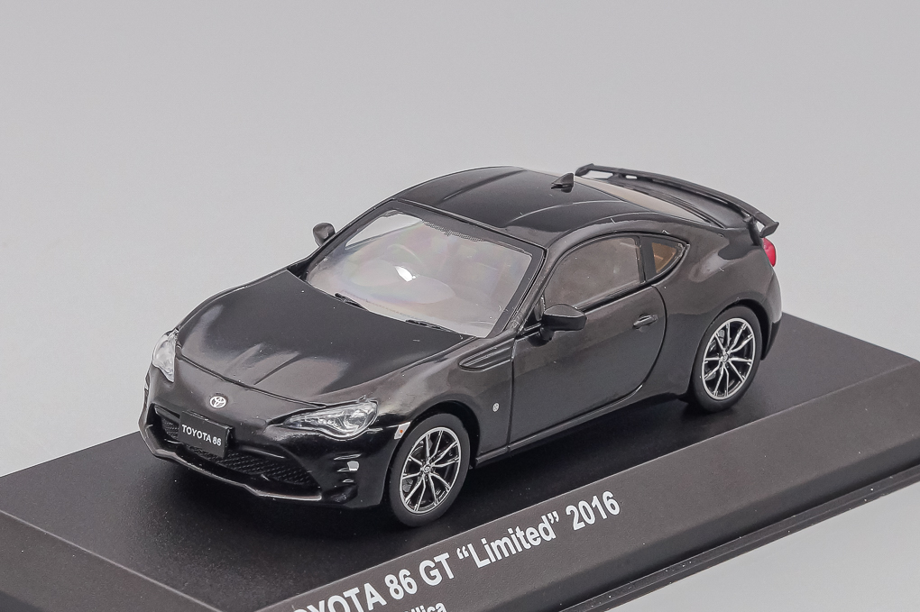 1:43 TOYOTA 86 GT 'Limited' (2016), crystal black silica - 03895CBK-X1