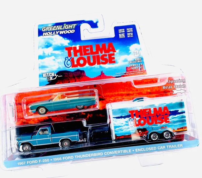 1:64 набор FORD F-250 (1967) с прицепом-автовозом и FORD Thunderbird Convertible (открытый) (запыленная версия) 1966 (из к/ф 'Тельма и Луиза') - 31180B