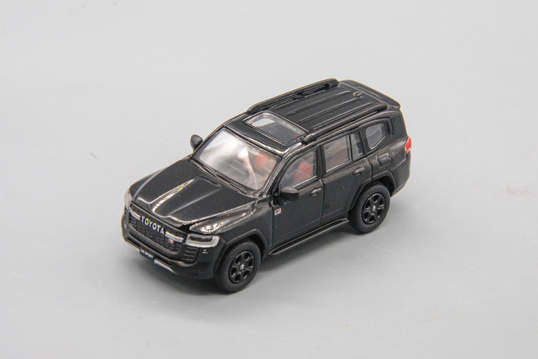 1:64 TOYOTA Land Cruiser LC300, black - TYT1400