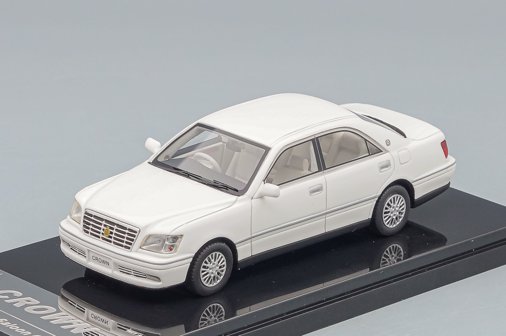 1:43 TOYOTA Crown Royal Saloon G, white - W558