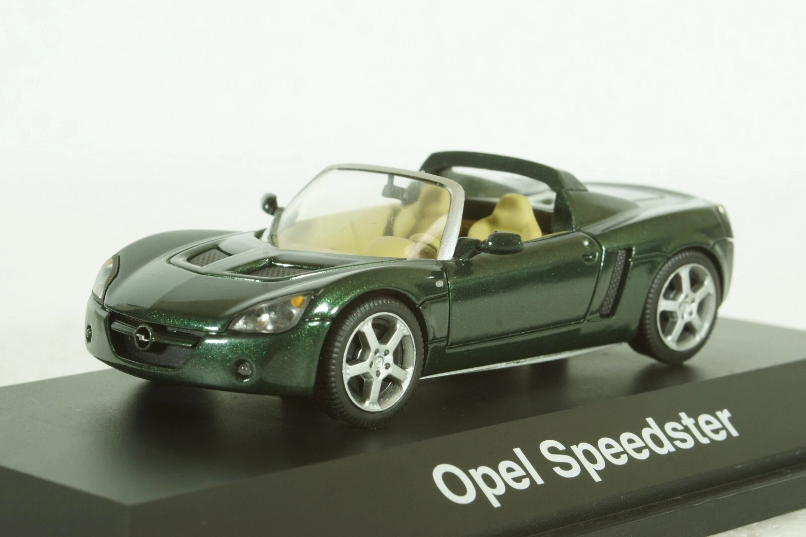 1:43 OPEL Speedster (2000), green - 04583-X1