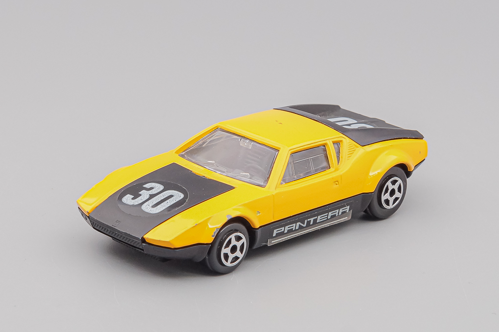 1:43 DE TOMASO Pantera GT4 (1973), yellow / black - 829-X3