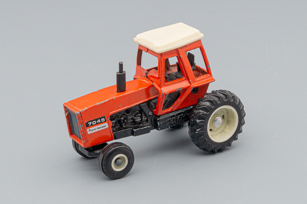 1:43 Allis Chalmers 7045, red / white - LOT00052