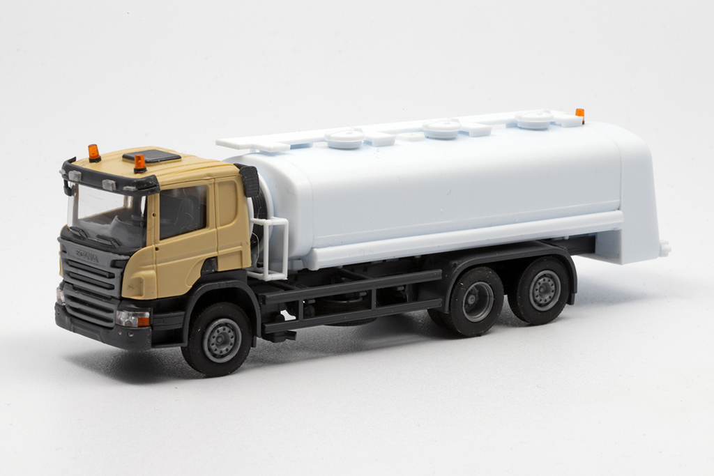 1:87 SCANIA P 6х2 топливозаправщик, бежевый/белый - OLM114
