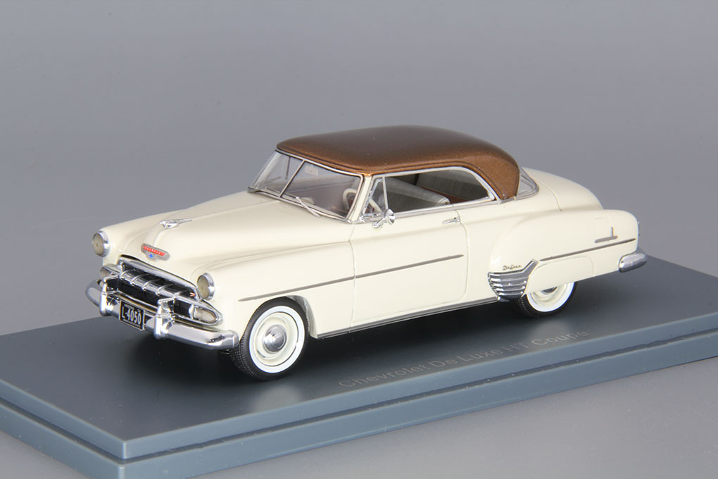 1:43 CHEVROLET Styline HT Coupe (1952), brown metallic / beige - NEO44050