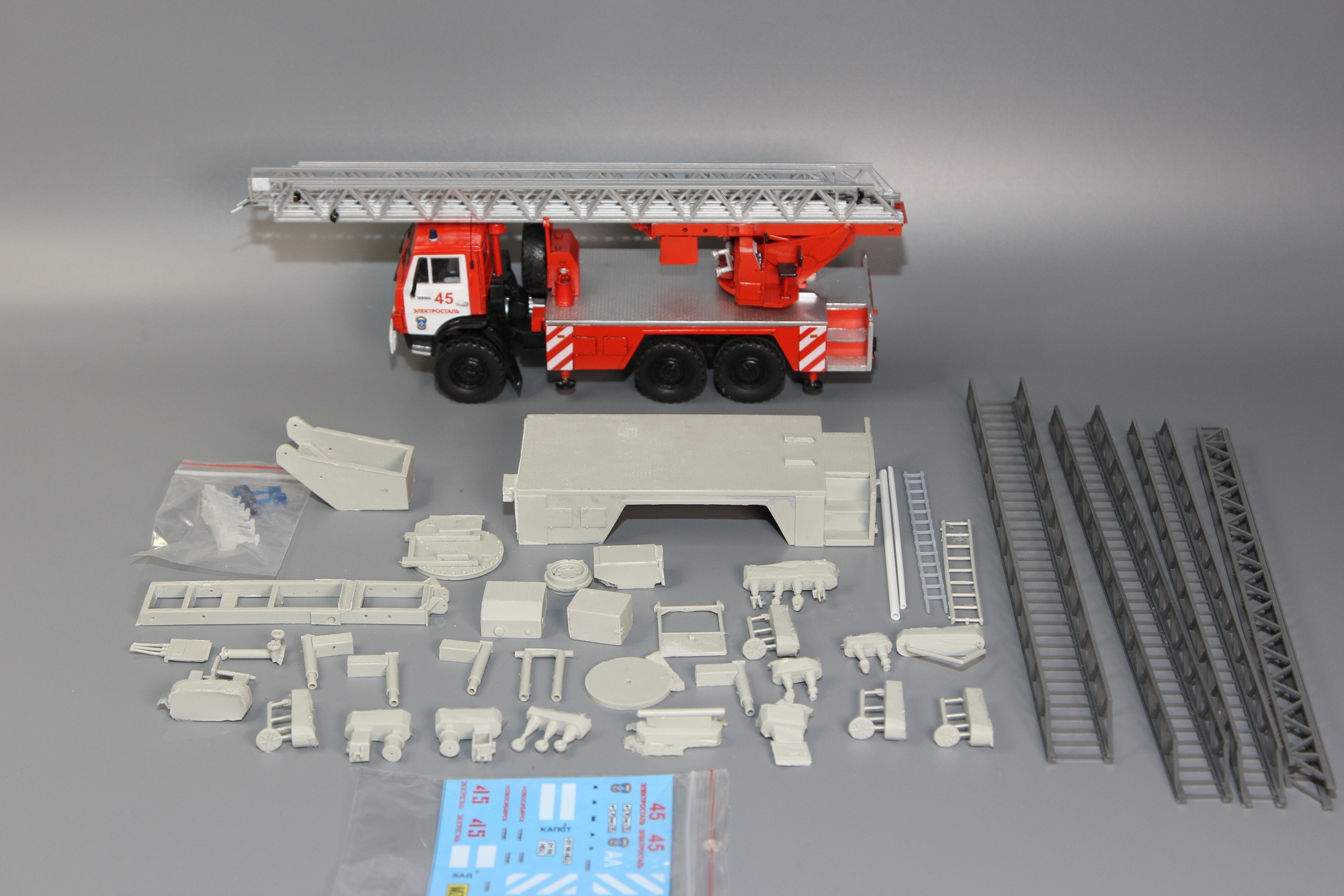 1:43 Набор конверсия Пожарной автолесницы АЛ-30 (4310) - MZ102