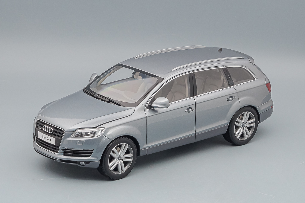 1:18 AUDI Q7 V8 4.2 FSI 4X4 2006, grey - 09221GR-X1