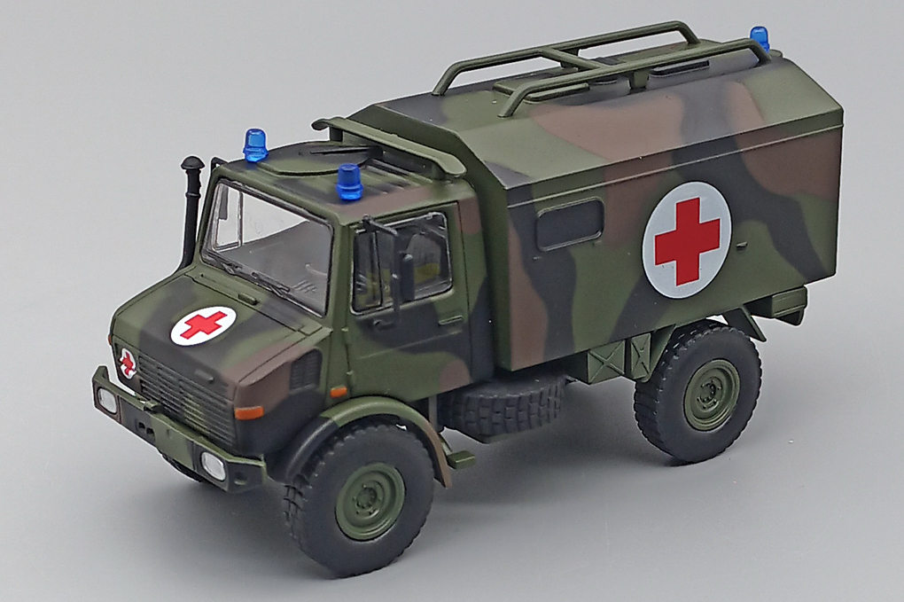 1:64 MERCEDES-BENZ Unimog U1300L (Br.435) Military Ambulance, three-color camouflage - TJ1026