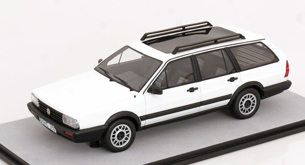 1:18 VOLKSWAGEN Passat 32b Variant (1980-1989), white - 104775