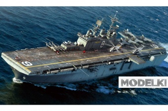 1:700 Сборная модель Корабль USS Bonhomme Richard LHD-6 - 83407