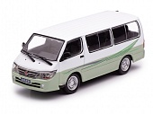 1:43 TOYOTA Hiace H100, белый со светло-зеленым - SCNA0430