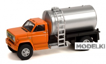 1:64 CHEVROLET C-60 цистерна удобрения Orange/Silver 1982 - 45140A