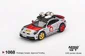 1:64 PORSCHE 911 Dakar 'Uncle Rally' - MGT01068