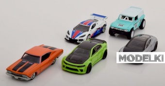 1:64 AMERICAN SCENE SET Corvette C8.R, Chevell SS, Ford Bronco R Dodge Charger Hellcat  Tesla Roadster in Container packaging - HFF44