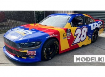 1:64 Ford Mustang #28 Kyle Sieg *Tap and Sons Electric*, red/blue/orange 2025 - N282565TAPKI